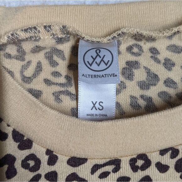 5/$20 Alternative Apparel Leopard Print Cropped Long Sleeve Pocket Tee Size XS - Picture 3 of 4